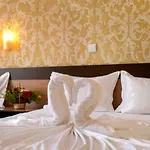 Iris Hotel 3*